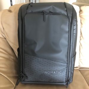 Nomatic Backpack 20-24L